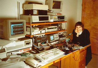 Martine Kempf in her lab in SUnnyvale, CA in 1986